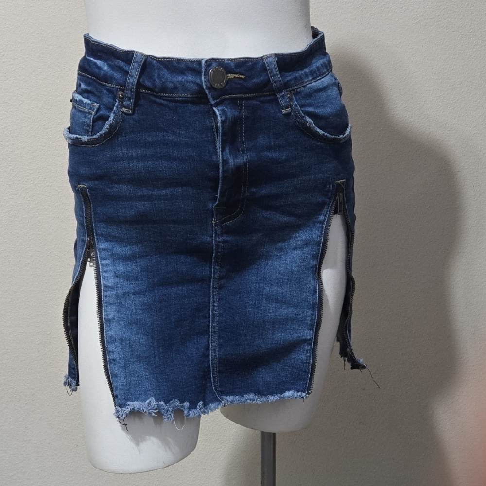 BBJ Los Angeles Denim Jean Mini Skirt with Zipper Slit for Casual Wear Sz L
